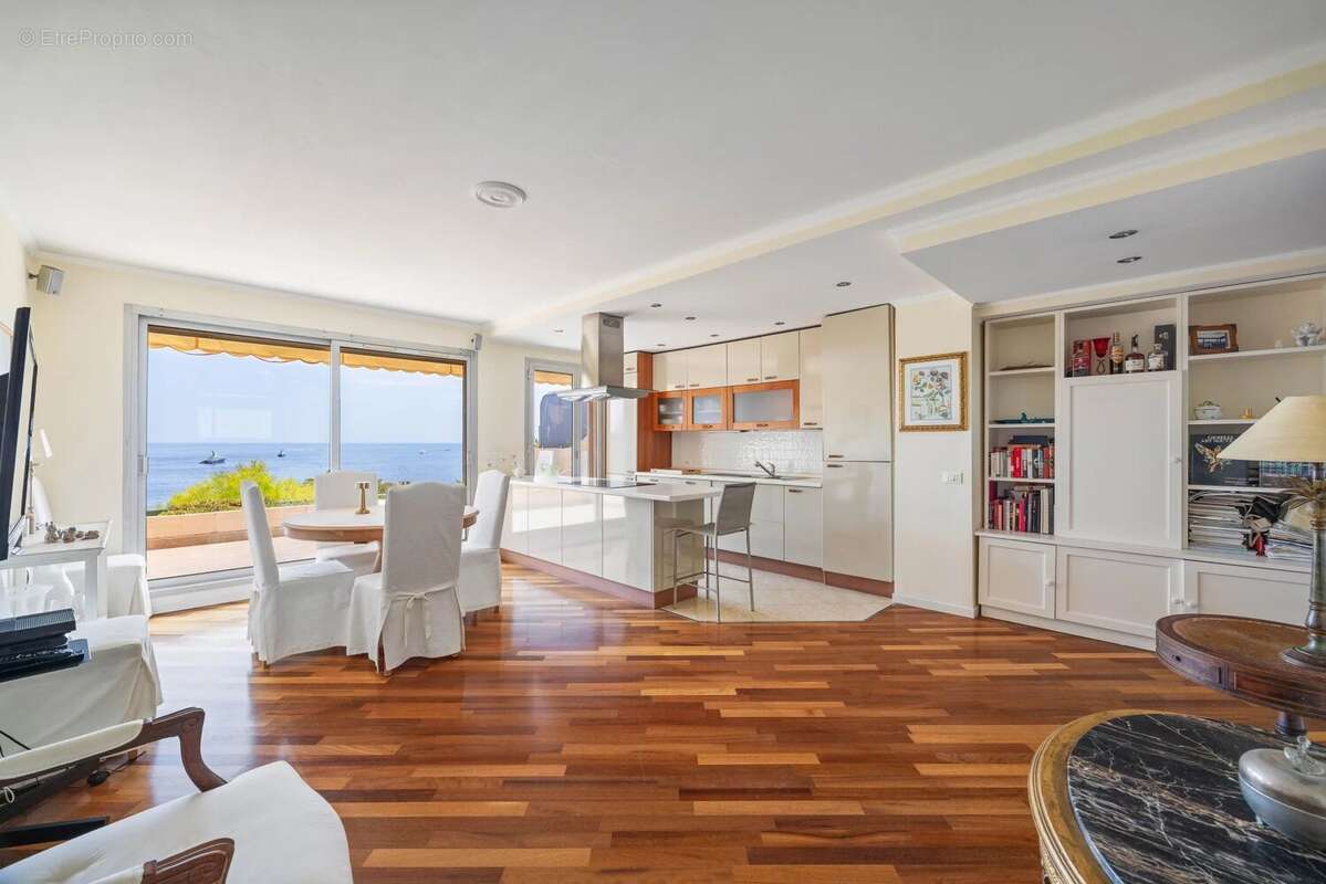 Appartement à ROQUEBRUNE-CAP-MARTIN