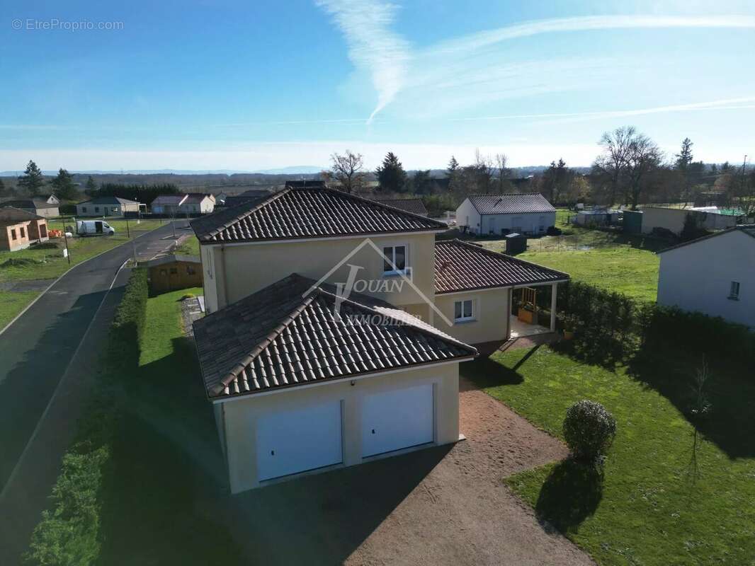 Maison à BROUT-VERNET