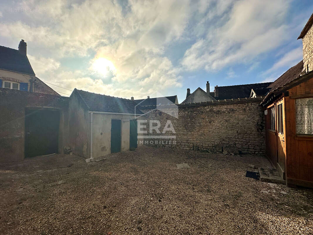 Maison à LORREZ-LE-BOCAGE-PREAUX