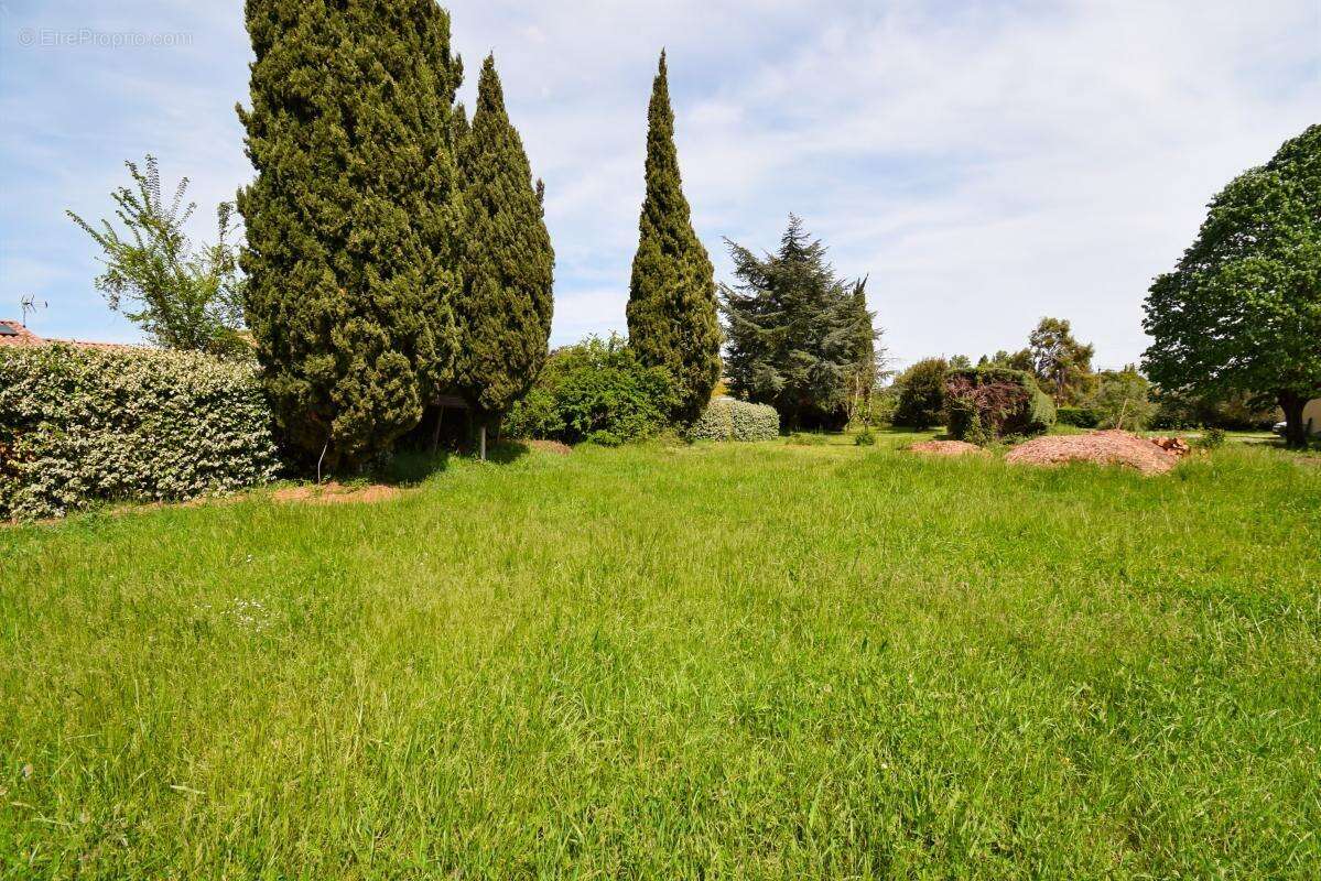 Terrain à SAINT-QUENTIN-LA-POTERIE