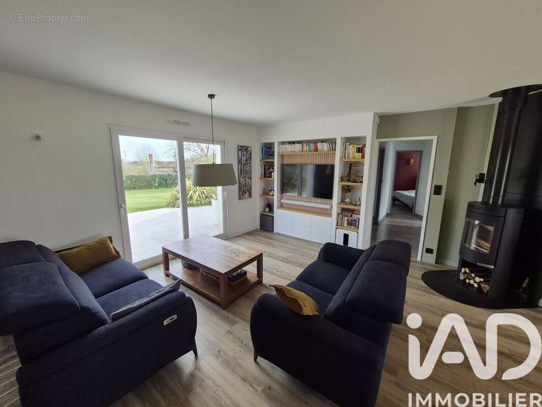 Maison 152 m² à Saint-Christophe-Sur-Roc  - photo 4