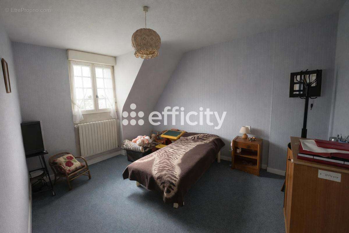 Maison à SAINT-HERNIN