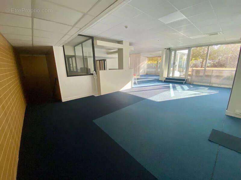 Commerce à SURESNES