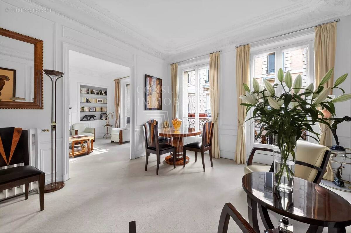 Appartement à PARIS-16E