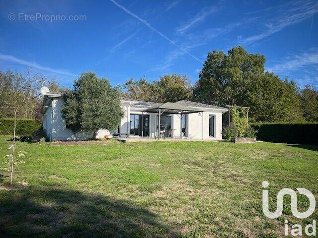 Photo 1 - Maison à LA ROCHE-CHALAIS