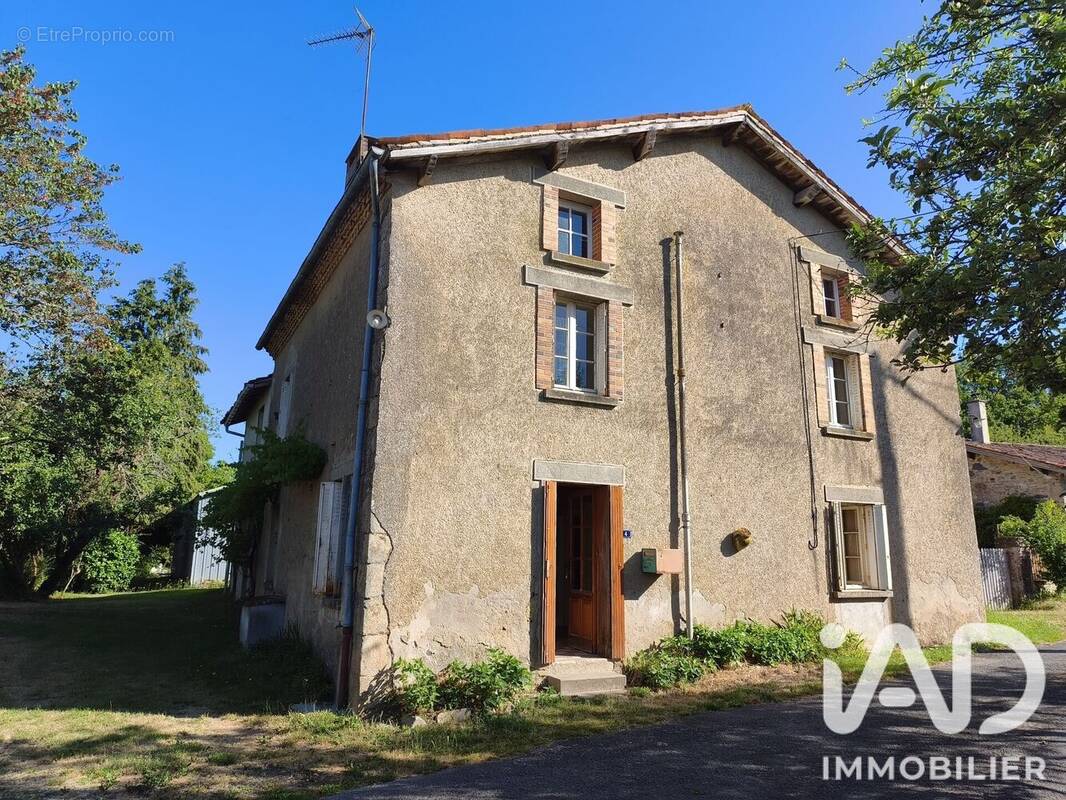 Photo 1 - Maison à SAINT-MARTIAL-SUR-ISOP