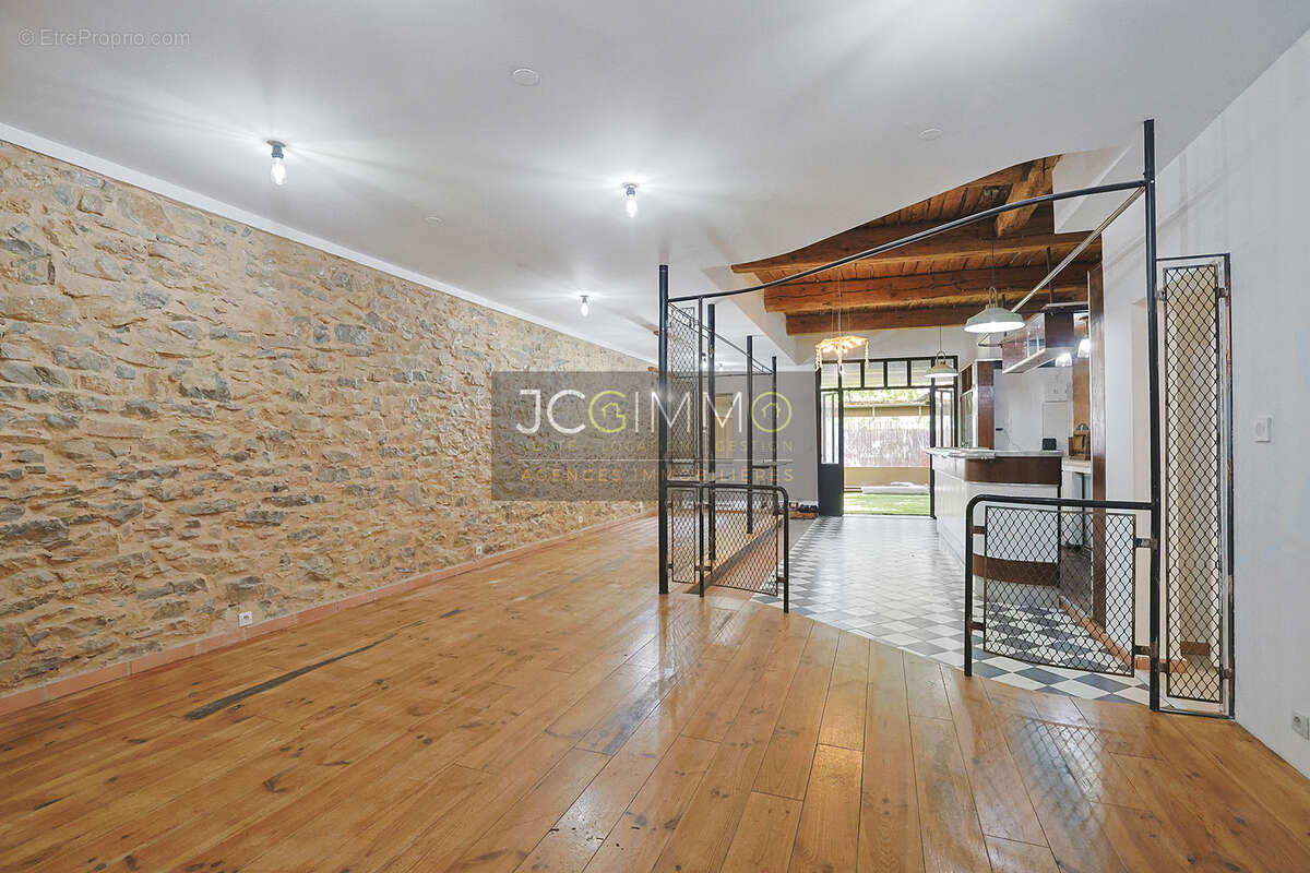 Appartement à CUERS