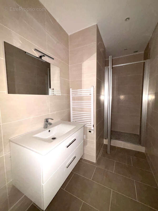Appartement T2 + cour + dépendance - photo 8