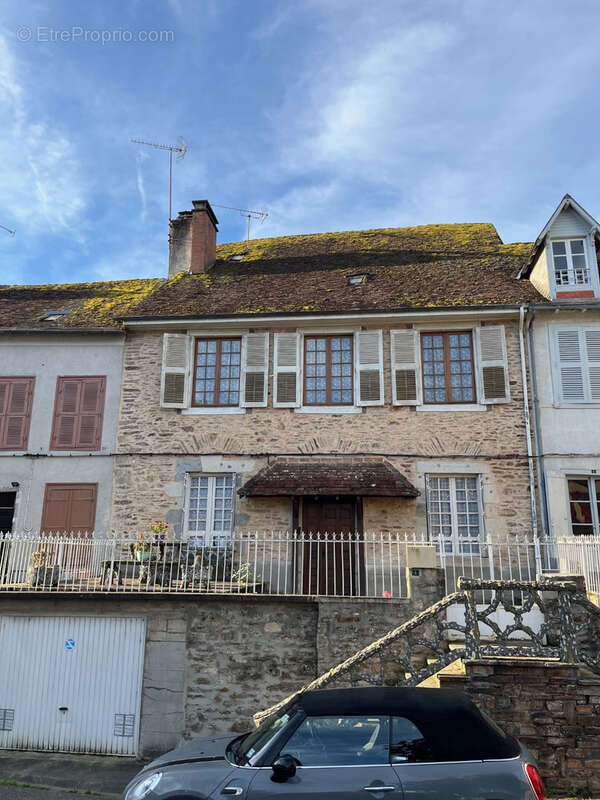 Maison à COUSSAC-BONNEVAL