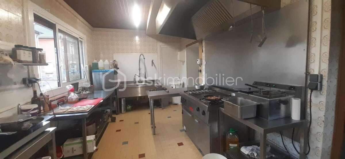 Commerce à LA CHAPELLE-DE-LA-TOUR