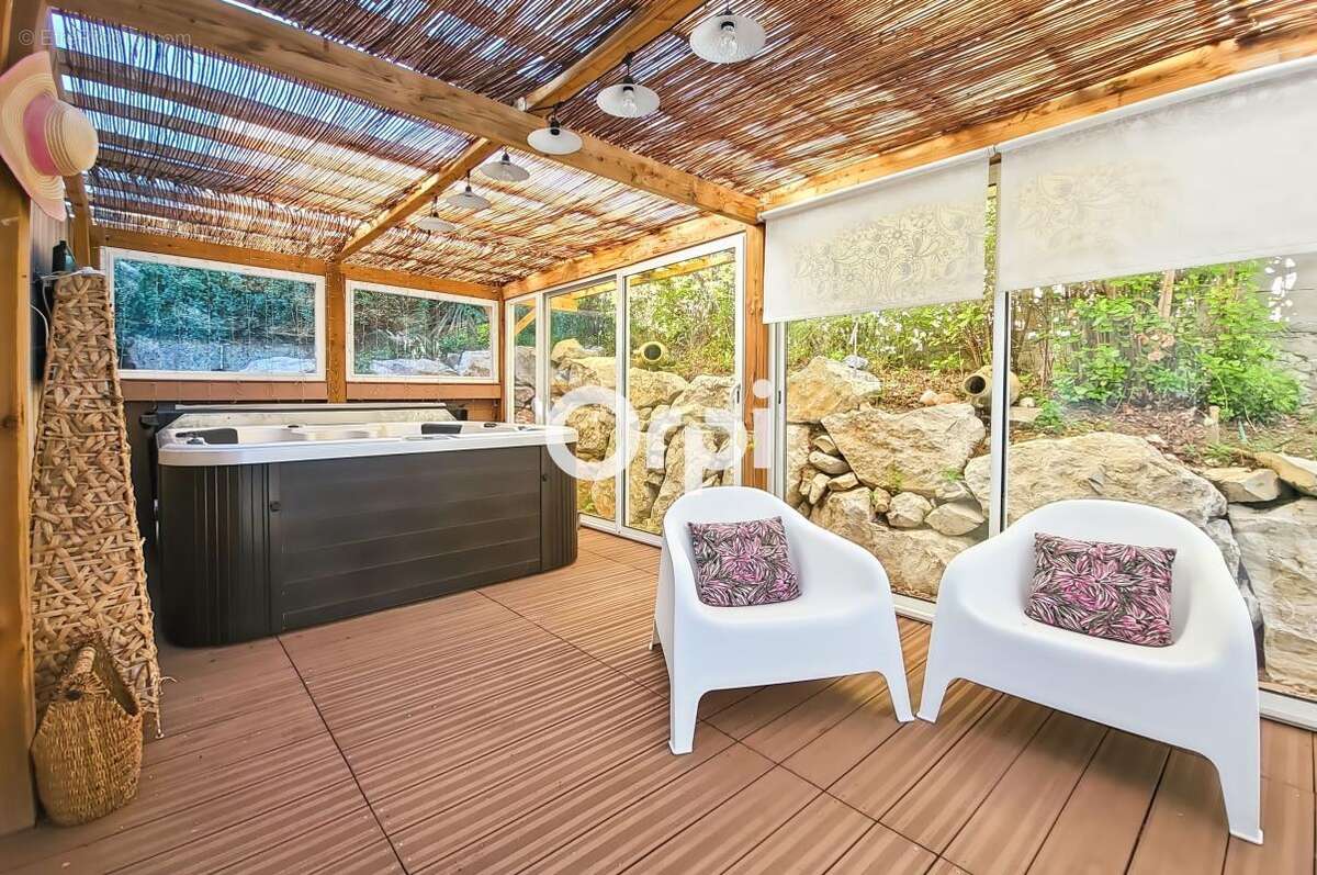 Villa, piscine, jacuzzi et cadre privilégié - photo 11
