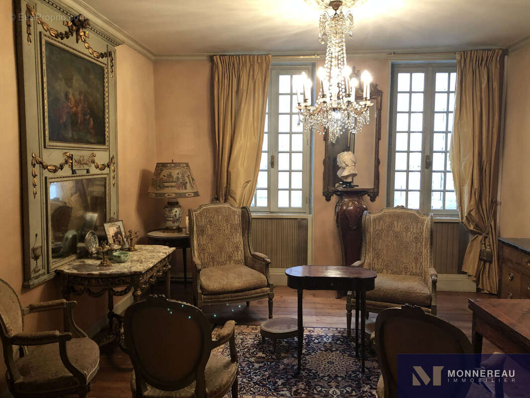 Maison à BARBEZIEUX-SAINT-HILAIRE