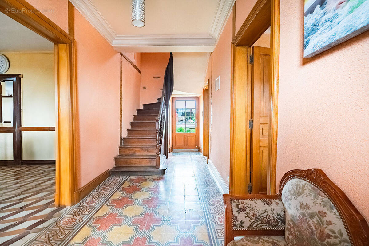 Maison à SAINT-LAMBERT-DU-LATTAY