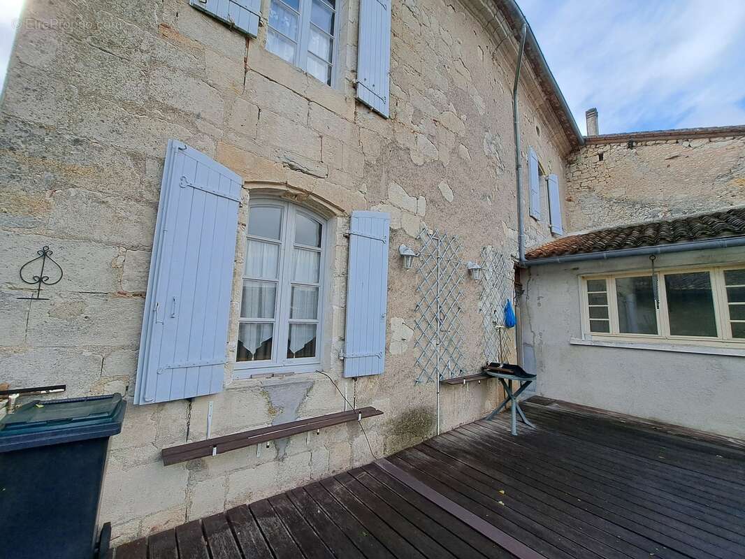 Appartement à AUBETERRE-SUR-DRONNE