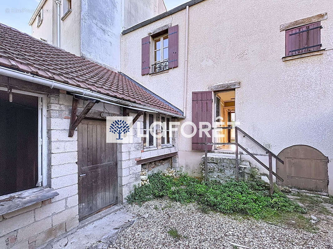 Maison à SAINT-NOM-LA-BRETECHE