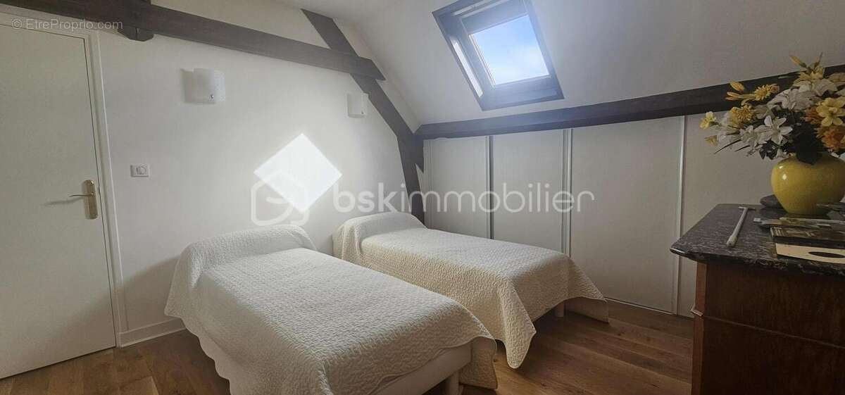 Maison à SAINT-REMY-EN-ROLLAT