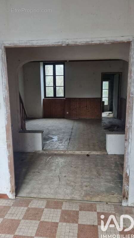 Photo 2 - Maison à SAINT-BERTHEVIN-LA-TANNIERE