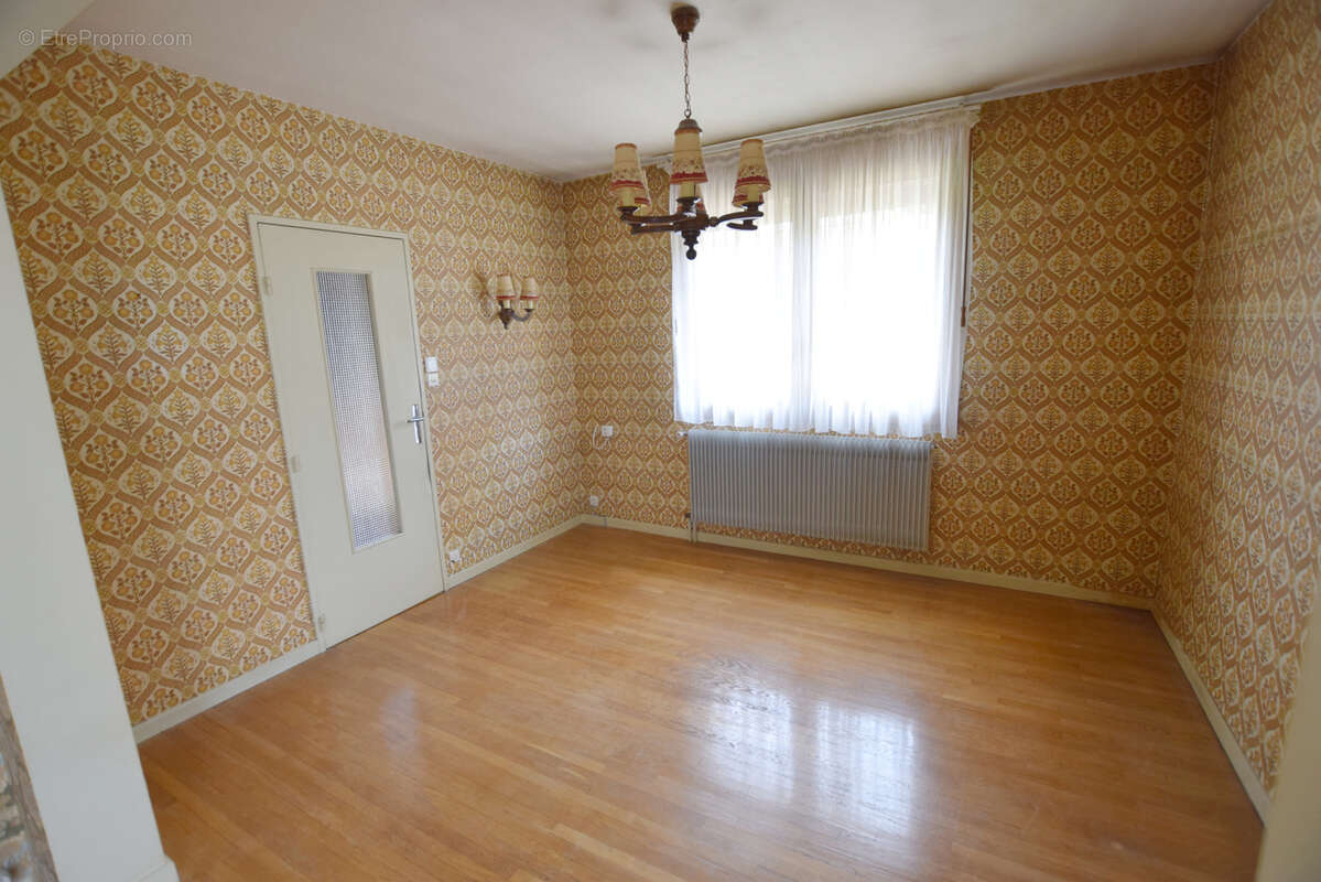 Maison à VIEUX-CHARMONT