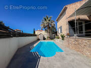 Maison à SAINT-MITRE-LES-REMPARTS