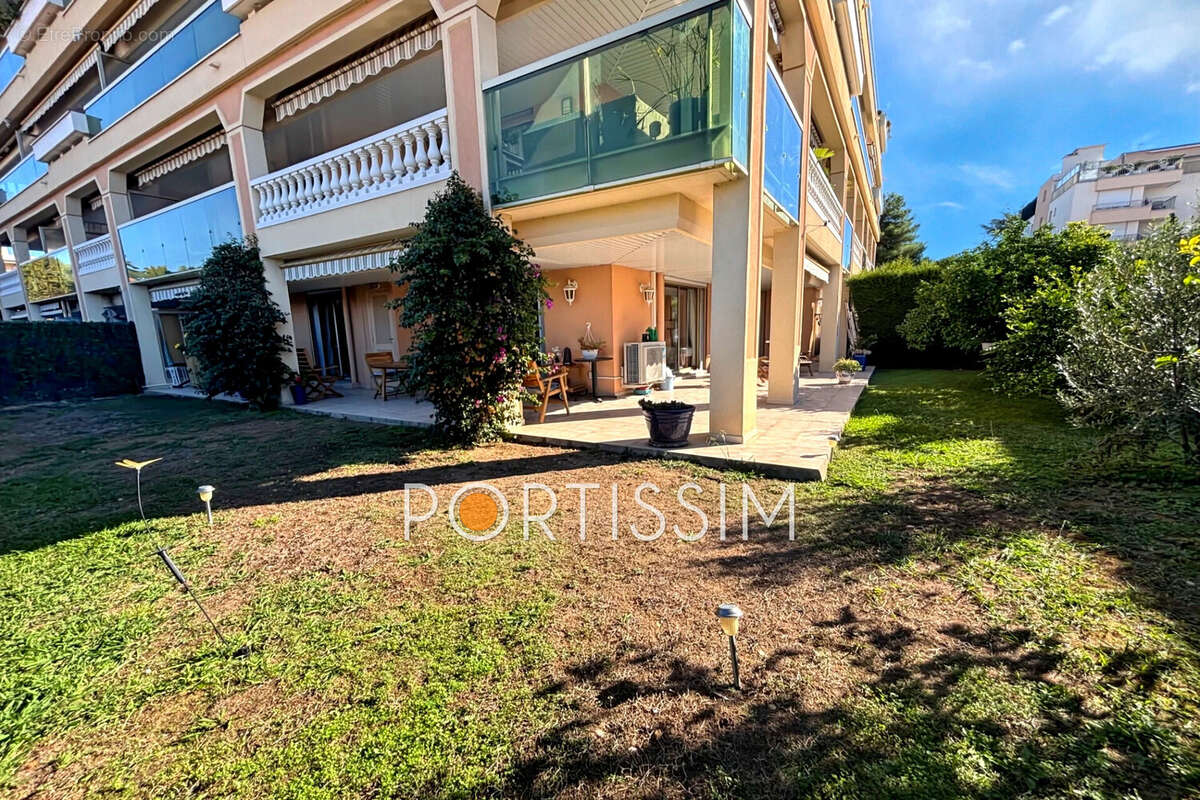Appartement à SAINT-LAURENT-DU-VAR