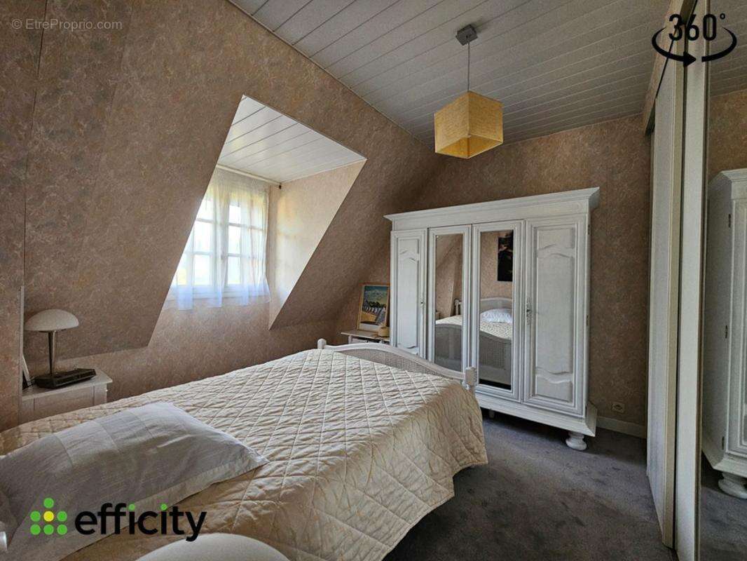 Maison à LA CHAPELLE-DES-FOUGERETZ