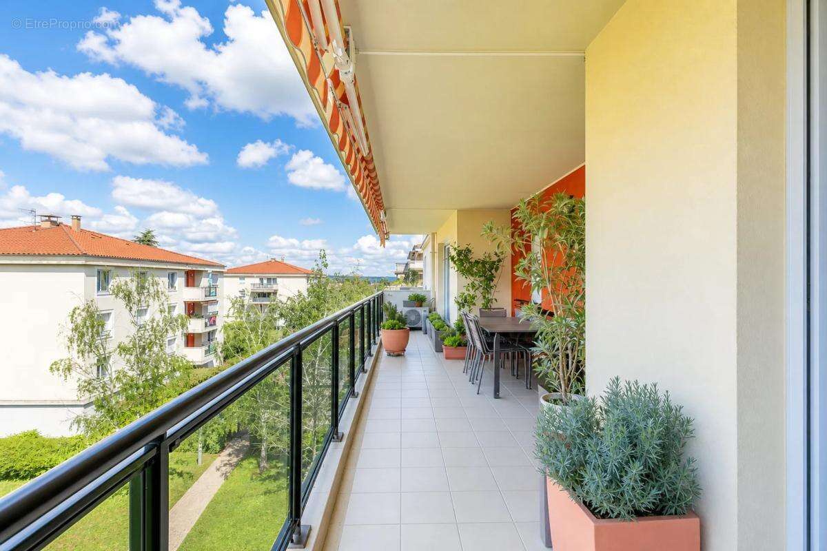 Appartement à MEYZIEU