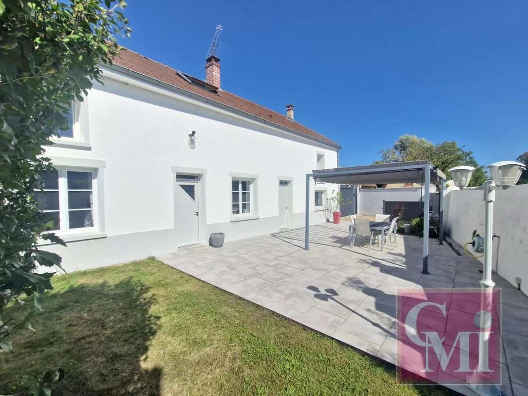 Maison à BRUYERES-LE-CHATEL