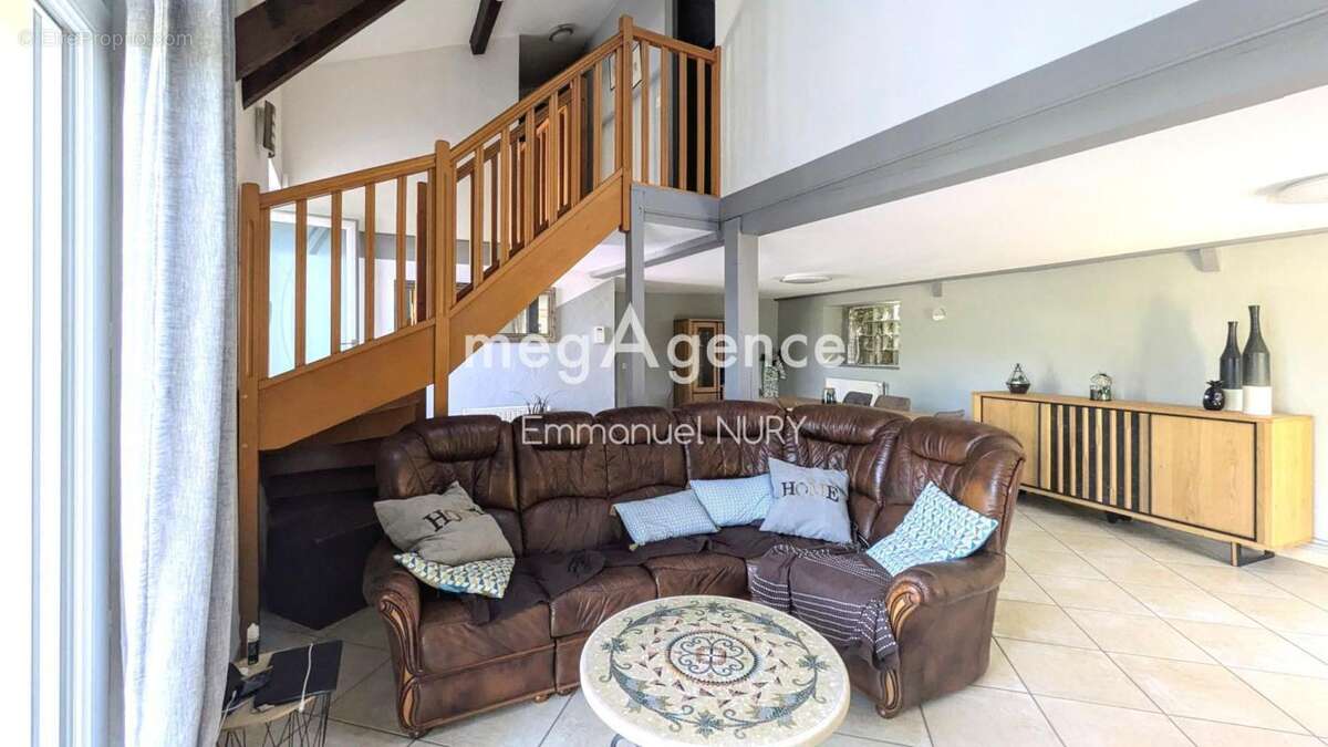 Maison à TASSIN-LA-DEMI-LUNE