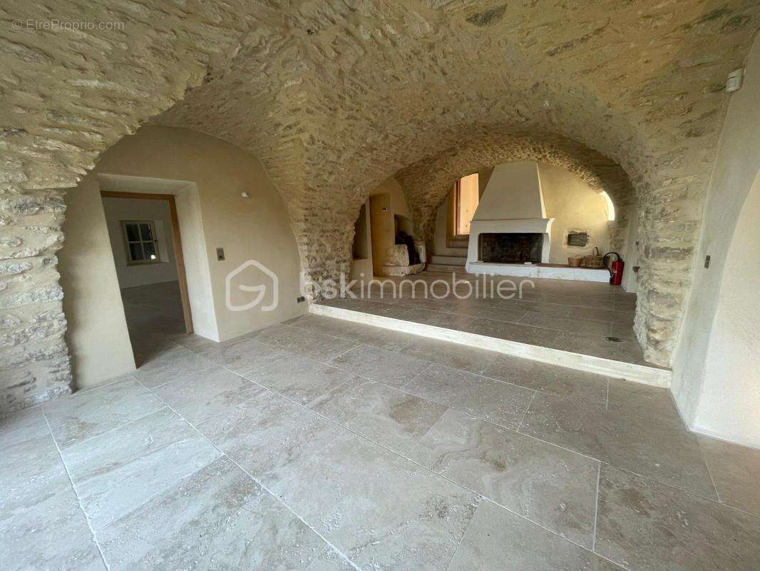 Mas d’Exception en Pierre au Cœur du Luberon — Luxe, Nature et Art de Vivre Provençal  - photo 4