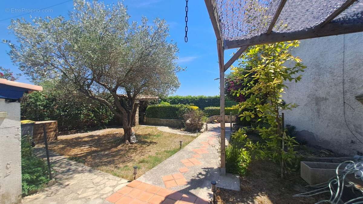 MAS PROVENCAL  Arles 5 pièce(s) 164 m2 - photo 3