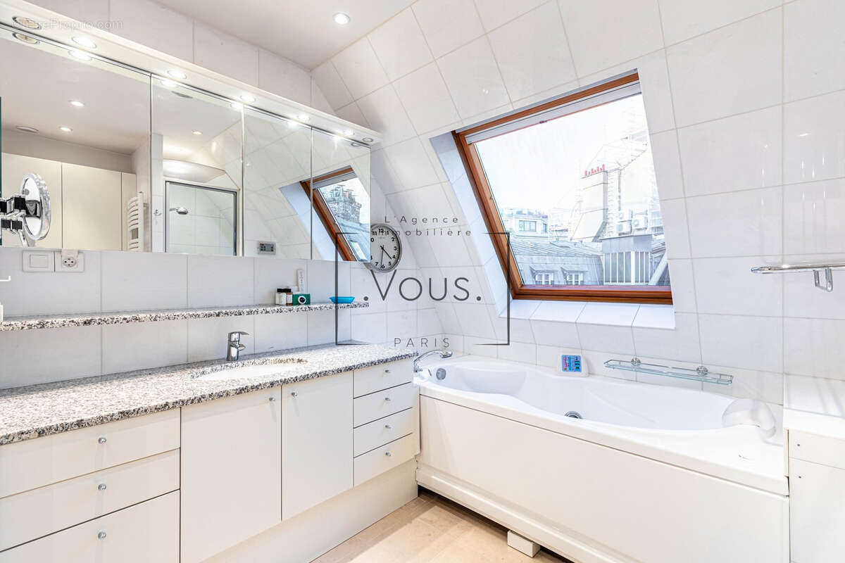 Appartement à PARIS-8E