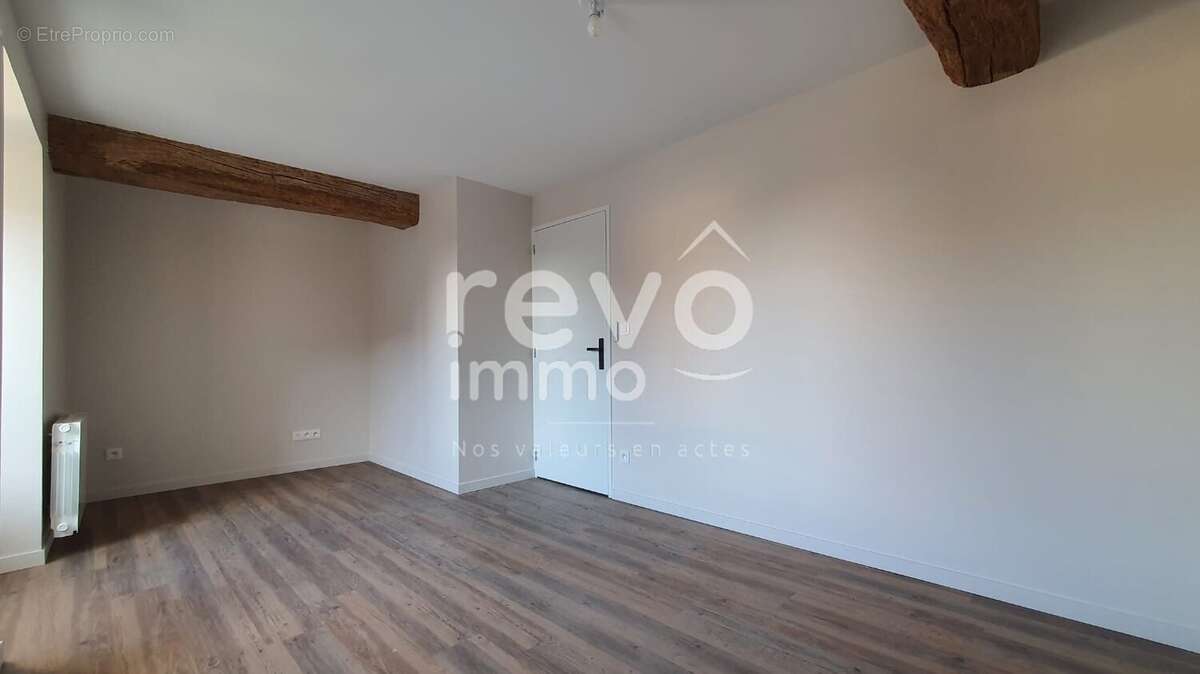 Maison à SAINT-LAMBERT-DU-LATTAY