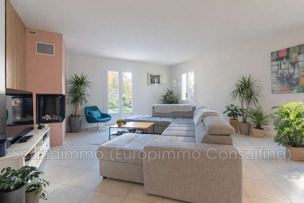 Maison à ROQUEBRUNE-SUR-ARGENS