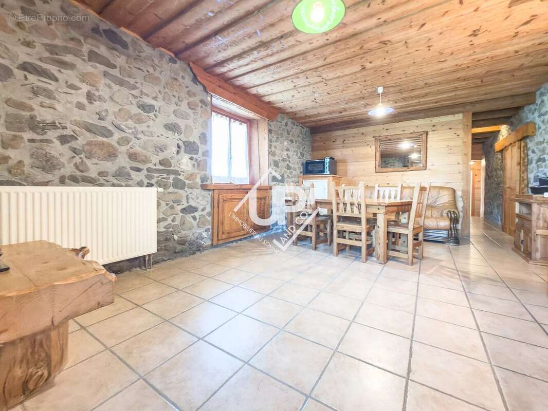 Maison à ARACHES-LA-FRASSE