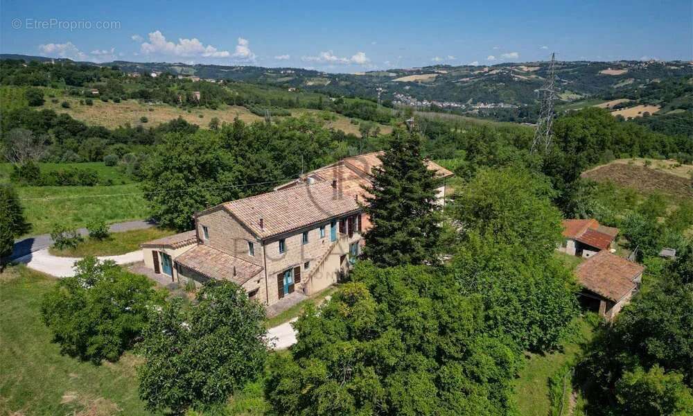Ferme avec appartements, laboratoire de transformation et boutique à la ferme — Le Marche - photo 24