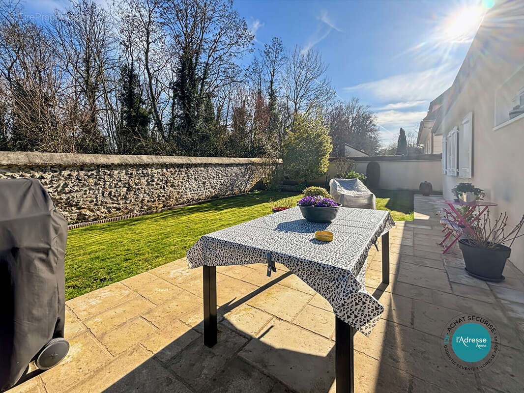 Maison à FONTENAY-LE-VICOMTE