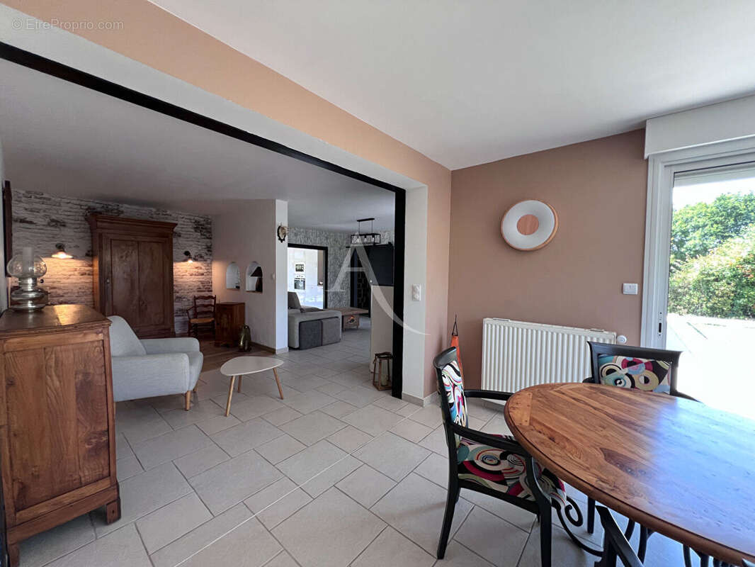 Maison à BEAULIEU-SOUS-LA-ROCHE