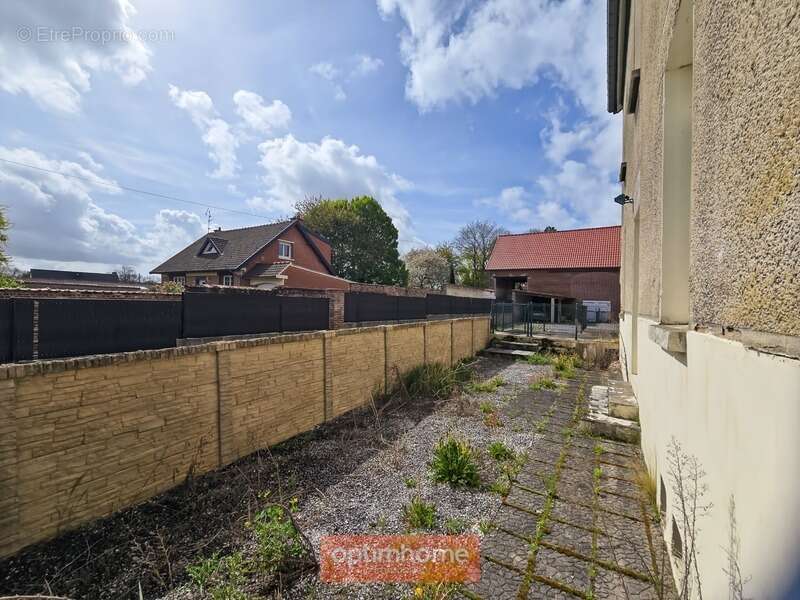 Maison à CROISILLES