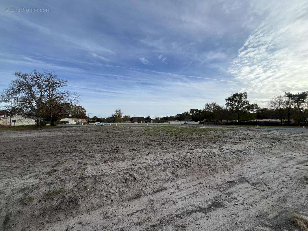 Terrain à SAINT-MAGNE