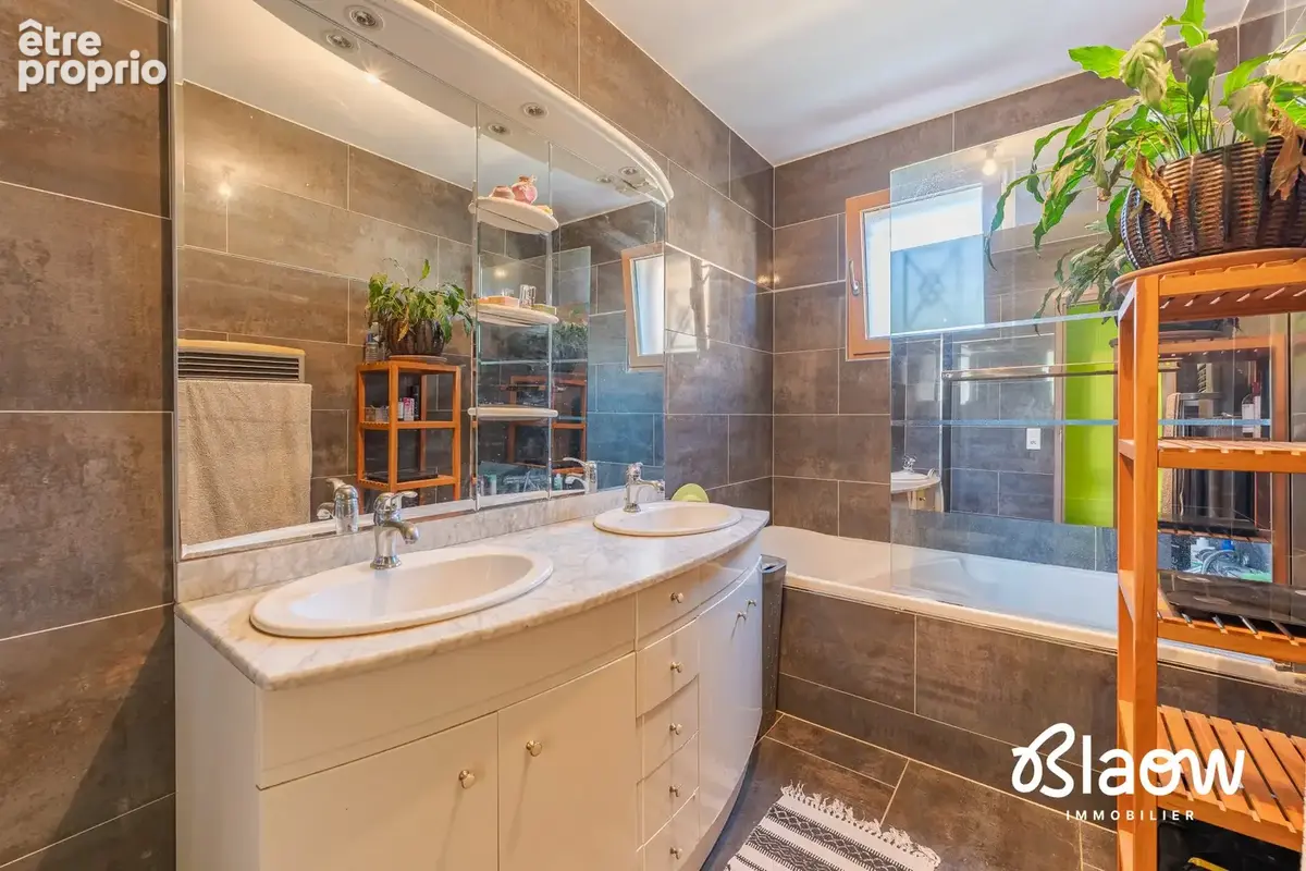 Maison 5 pièces 123 m² à vendre à Decines-Charpieu (69150) - photo 8