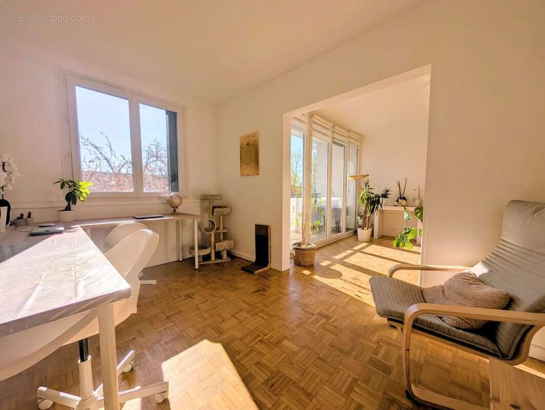 Appartement à LES CLAYES-SOUS-BOIS
