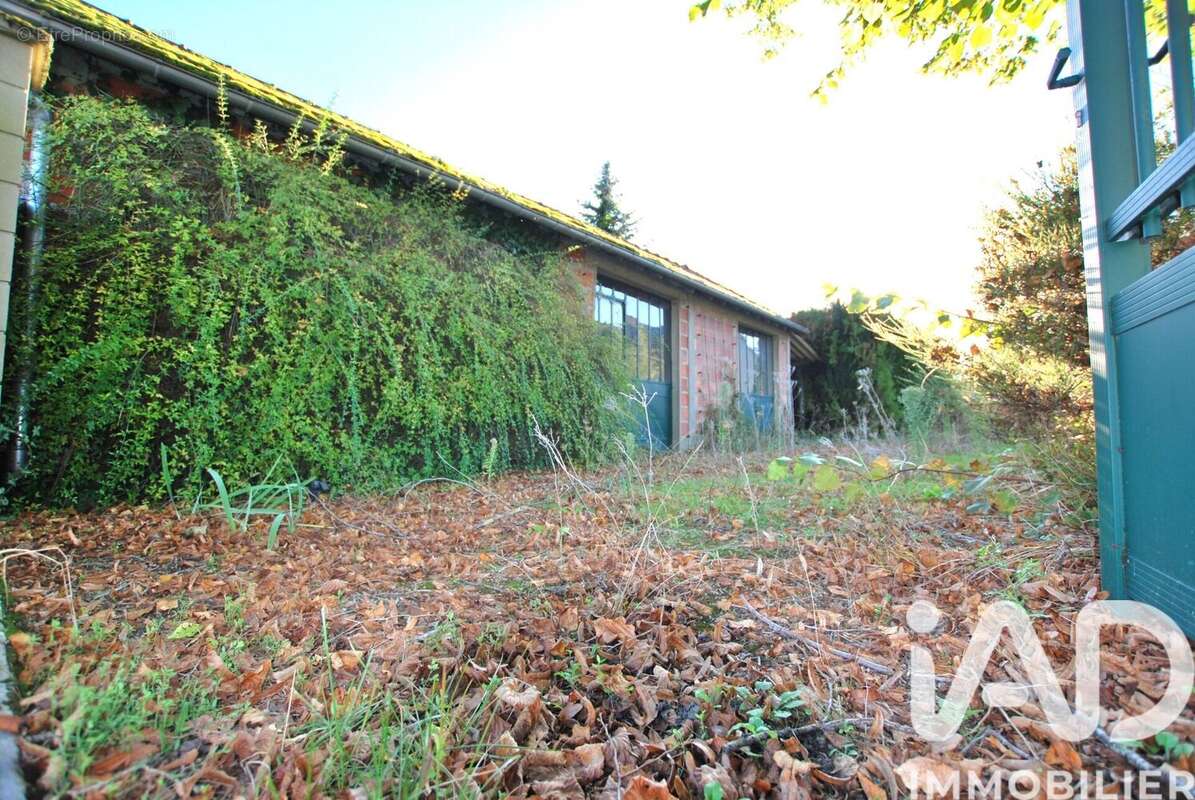 Photo 3 - Parking à OUZOUER-SUR-TREZEE