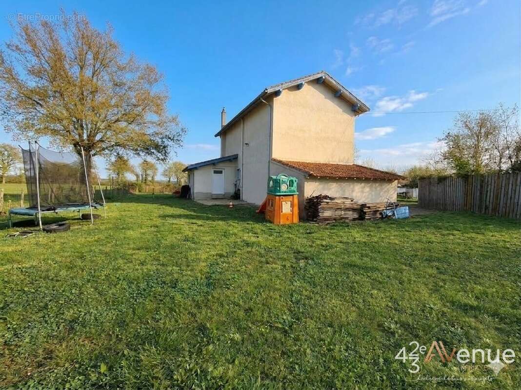 Maison à PRECIEUX