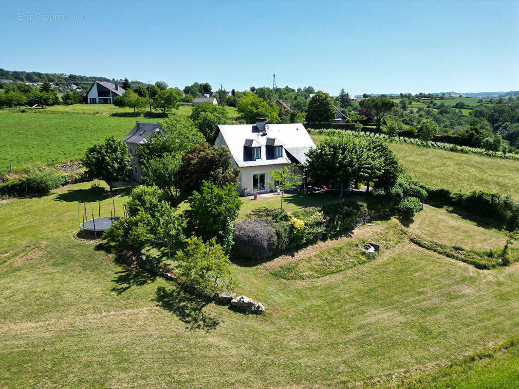 Maison  de type 6 avec terrain arboré - photo 2