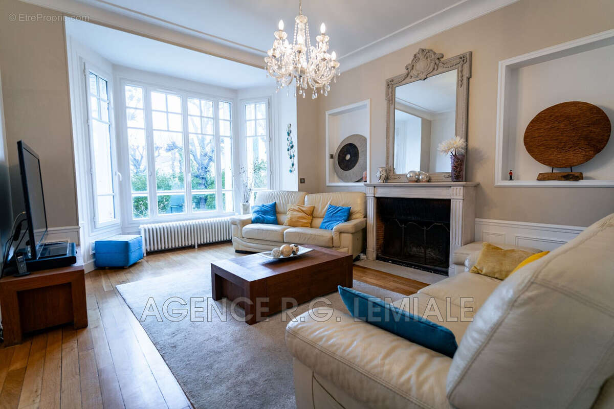 Maison à PARIS-14E