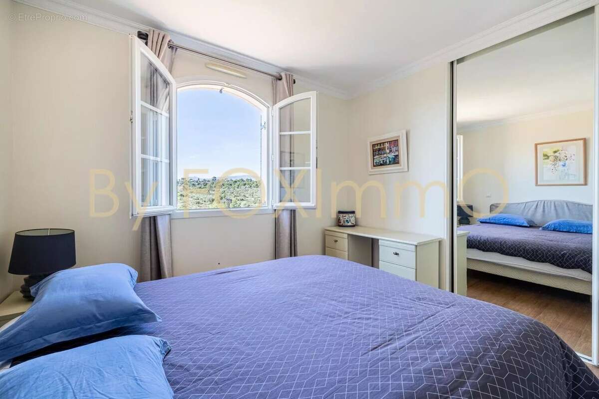 Sur la Côte d'Azur, Villeneuve limite Biot ,Parc de Vaugrenier, calme , piscine , jardin, garage - photo 15