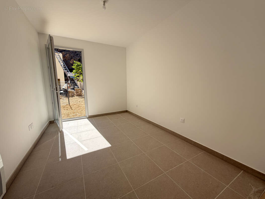Appartement neuf T4 de 87m2 avec 150m2 de jardin et garage - photo 7