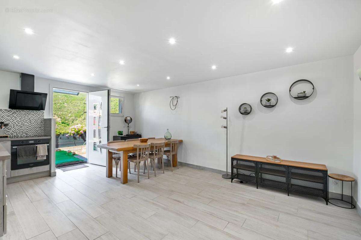 Maison de 6 pièces de 139 m² à Saint-Blaise - photo 11