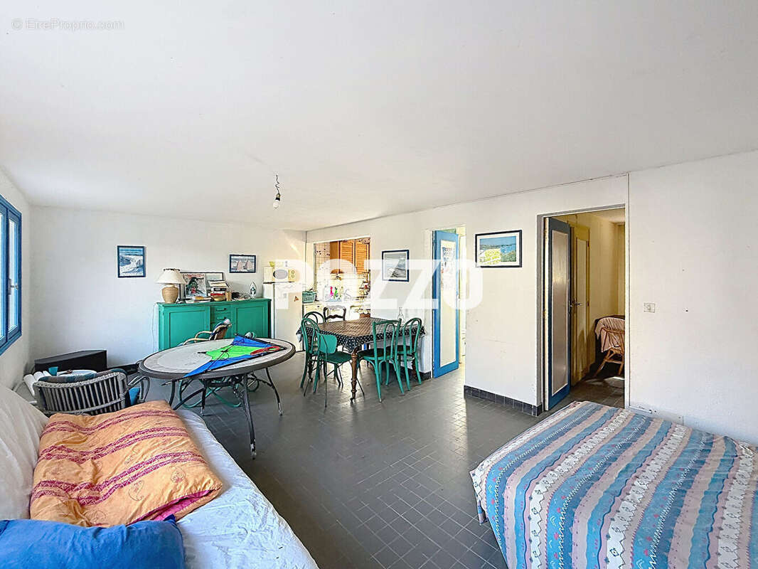 Maison F8 (210m²) en vente à JULLOUVILLE  à 30 m de la mer - photo 16
