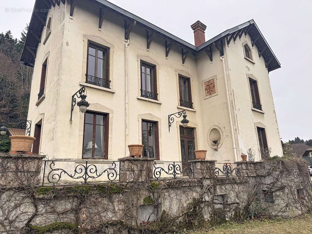 Maison à SAINT-BONNET-LE-CHATEAU